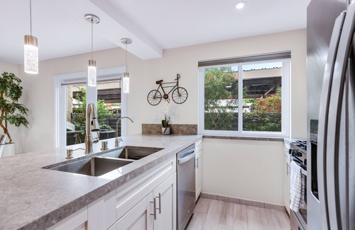 Racquet Club Estates Condo | Bright Palm Springs Condo. Pool, Hot Tub. Near the Art District.