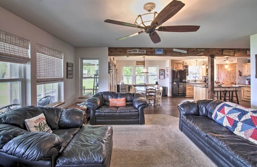 Cecil House | Bright Shawano Lake Oasis - Walk to Boat Launch!