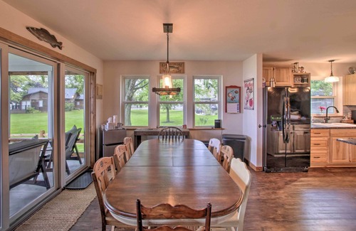 Cecil House | Bright Shawano Lake Oasis - Walk to Boat Launch!