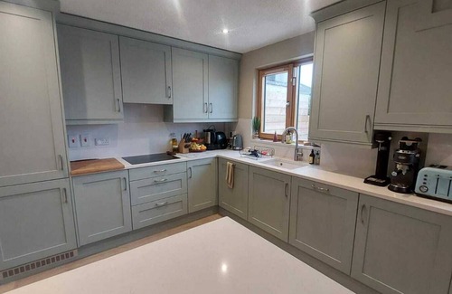 Cabinteely House | Bright, Spacious 3BD Family Home in Quiet Estate