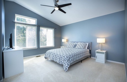 Gurnee House | Bright & spacious 5 bdrm home, excellent location, pet friendly