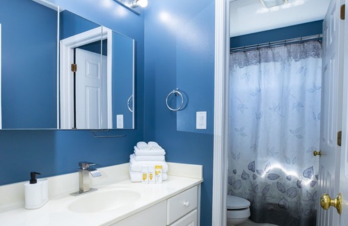 Gurnee House | Bright & spacious 5 bdrm home, excellent location, pet friendly