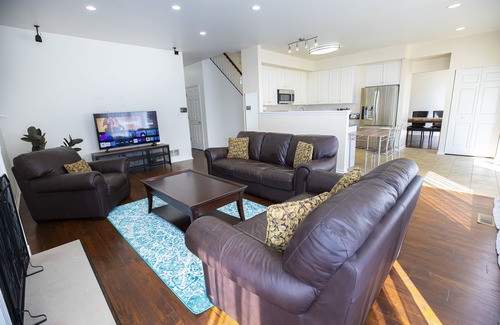 Gurnee House | Bright & spacious 5 bdrm home, excellent location, pet friendly