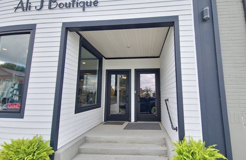 New London Apartment | Bright, spacious loft in the heart of New London