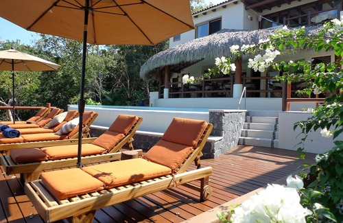 Cerro del Vigia Apartment | Bright, spacious modern studio with stunning bay views