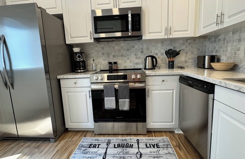 Winder House | Bright Spacious Renovated Home. Master on Main Floor.