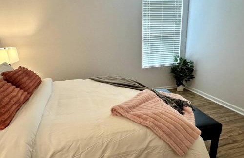 Winder Villa | Bright Spacious Renovated Home Master on Main