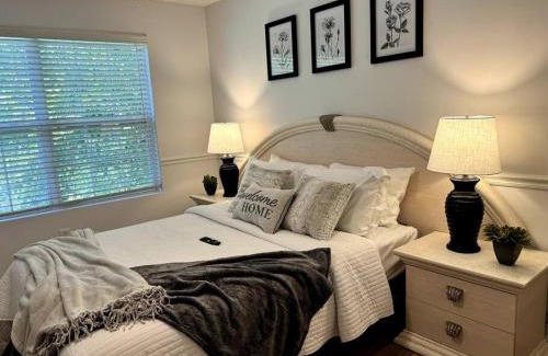 Winder Villa | Bright Spacious Renovated Home Master on Main