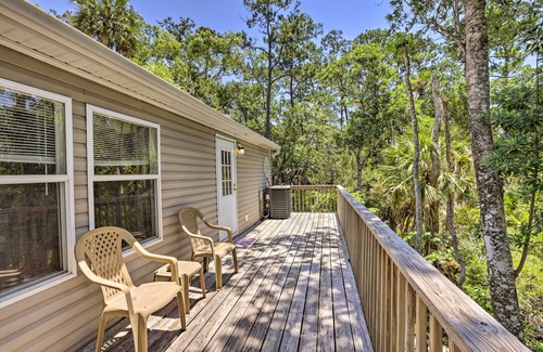 Steinhatchee Cottage | Bright Steinhatchee Home: Proximity to Ocean!