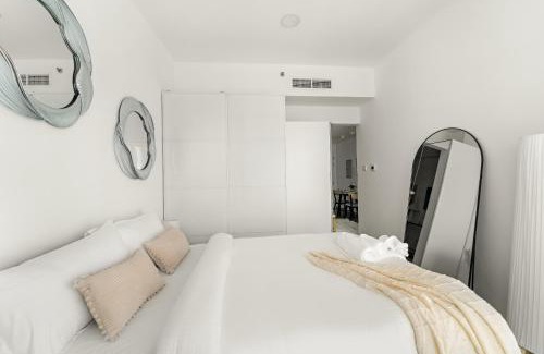 Jumeirah Lake Towers Apartment | Bright Studio in Dubai Gate 2