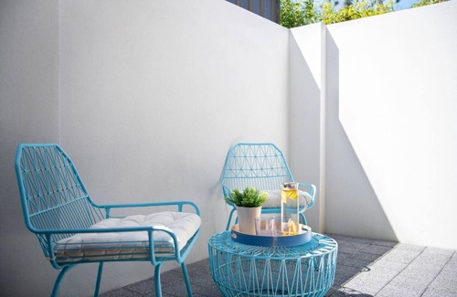 Attadale Apartment | Bright Trendy 3BR Apt - Walk to River & Shops