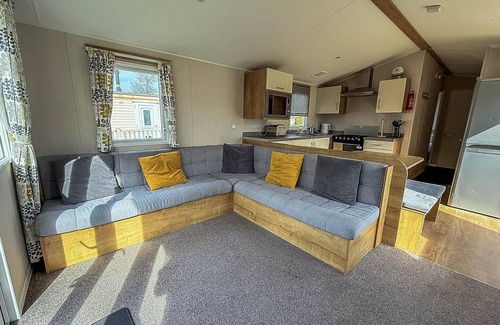 Skegness House | Brilliant 8 berth caravan at Southview Holiday Park in Skegness ref 33050M