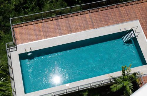 Darwin City Centre Apartment | Brilliant Harbour Views and Lap Pool & walk to shops