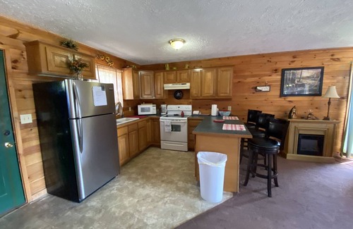 Sevierville Cabin | Bring the boat! 2 bedroom cabin on Flat Creek on Douglas Lake with lake access