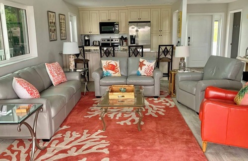 Del Sega Condo | Bring Your Boat! Enjoy waterfront living in this S