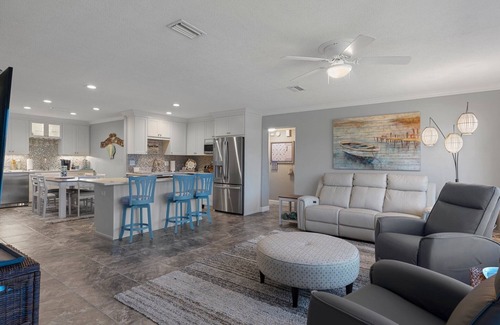 Springs at Kings Bay Condo | Bring your own boat l Waterfront with dock l Sleeps 9