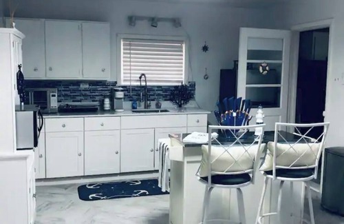 Martinsburg Cottage | Bring Your Own Boat - Meticulously restored house on the Potomac River