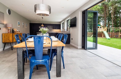 North Walsham Cottage | Broad House - sleeps 8 guests in 4 bedrooms