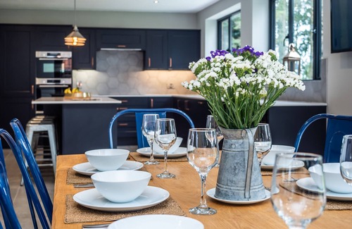 North Walsham Cottage | Broad House - sleeps 8 guests in 4 bedrooms