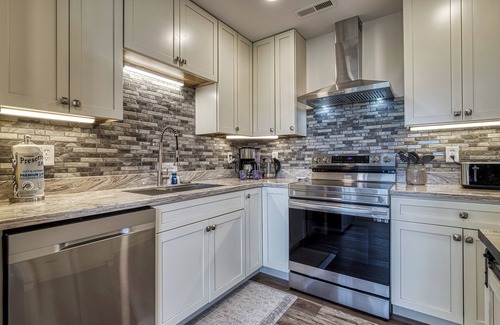 Kodak House | Broadview, River, Golf Course, Games, free Attraction Tickets, WIFI!