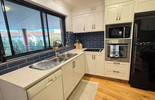 Labrador Apartment | Broadwater Views, Secure Parking - 2 BDR Family sized, Long or Short stays