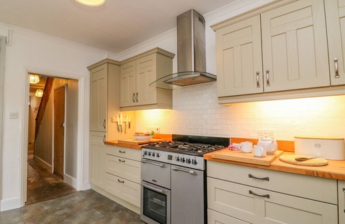 West Bay Cottage | BROCK COTTAGE, pet friendly, character holiday cottage in West Bay