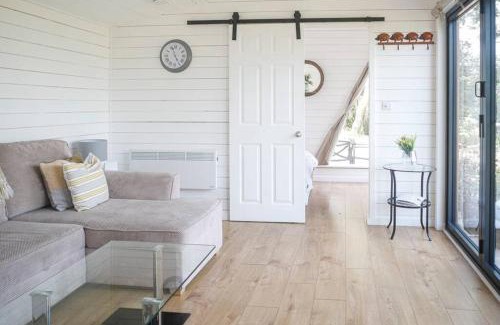 Brondini Apartment | Brondini View Cabin (Private Garden and Hot Tub)