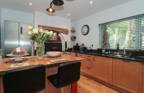 New Forest District Cottage | BROOK FARM, pet friendly, country holiday cottage in Ringwood