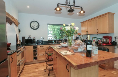 New Forest District Cottage | BROOK FARM, pet friendly, country holiday cottage in Ringwood