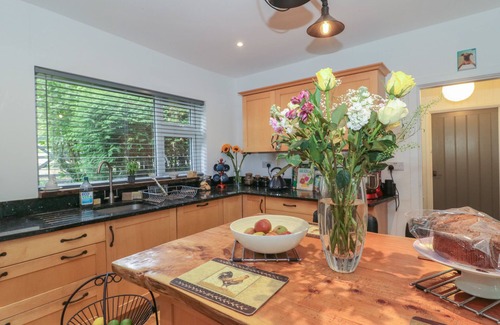 New Forest District Cottage | BROOK FARM, pet friendly, country holiday cottage in Ringwood