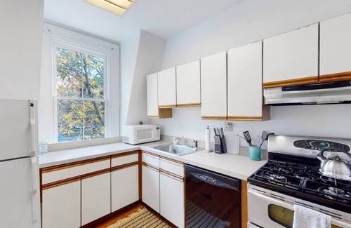 Emerson Gardens Apartment | Brookline Village, Public Transport, Longwood Med
