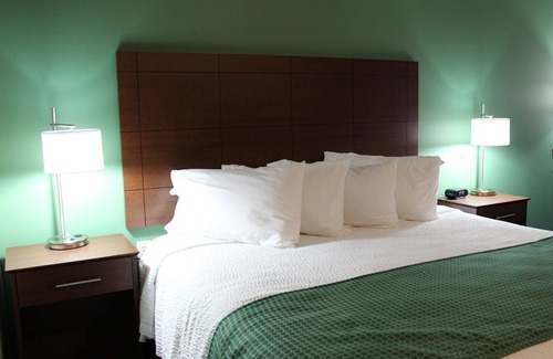 Emmetsburg Hotel | Brookstone Lodge & Suites