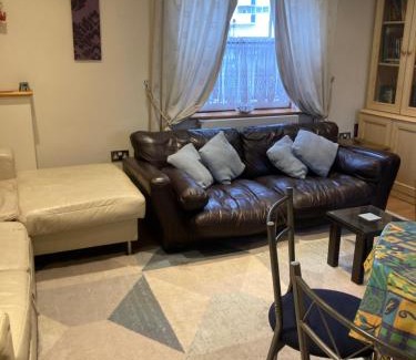 Hoddesdon Apartment | Broxbourne Two-Bedroom Apartment Close To Amenities