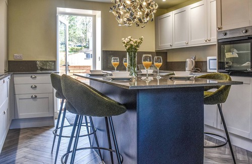 Burnley Cottage | Brun terrace offers a perfect blend of elegance and comfort.