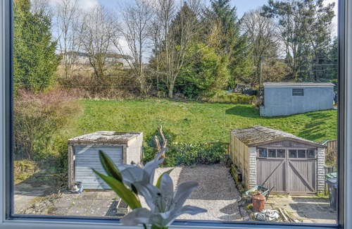 Burnley Cottage | Brun terrace offers a perfect blend of elegance and comfort.