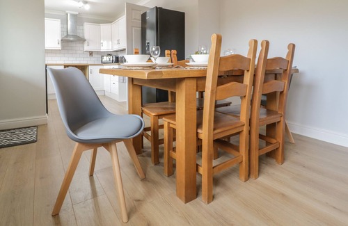 Llangynog Cottage | BRYN TEG, pet friendly, with hot tub in Llangynog