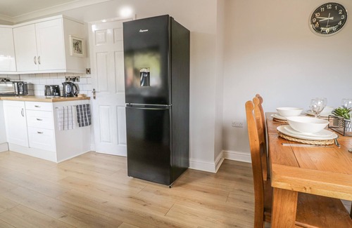 Llangynog Cottage | BRYN TEG, pet friendly, with hot tub in Llangynog