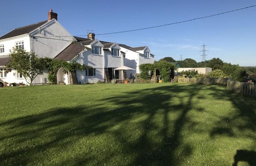 Pontlliw and Tircoed Bed & Breakfast | Brynawel Farm B&B