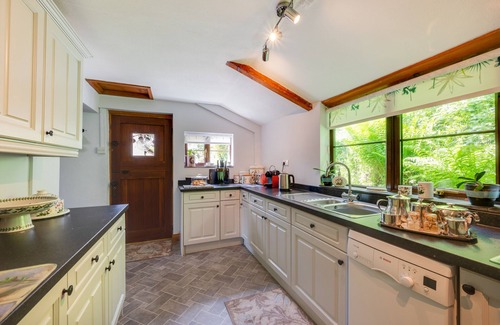 Llangurig House | Bryncylla - Three Bedroom House, Sleeps 9