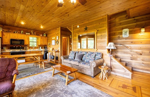 Cleveland Cabin | Buckhead Lodge - Tri-Level Cabin with Mountain Views