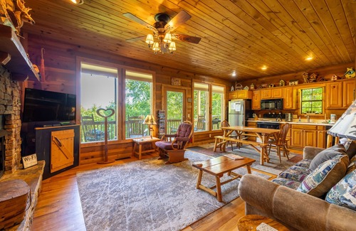 Cleveland Cabin | Buckhead Lodge - Tri-Level Cabin with Mountain Views