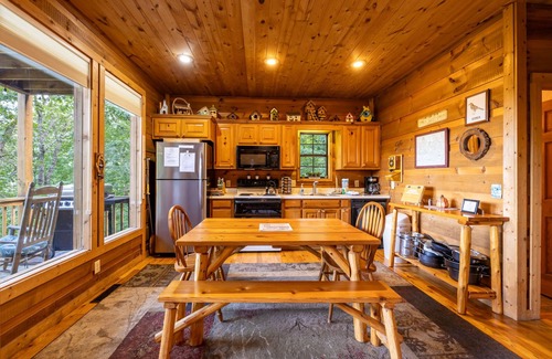 Cleveland Cabin | Buckhead Lodge - Tri-Level Cabin with Mountain Views