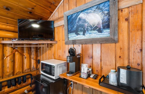 West Yellowstone Cabin | Bucking Moose Bear Cabin (#13)