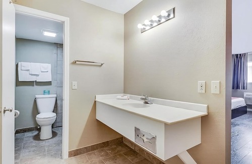 Elk City House | Budget-Friendly Accommodation! FREE Parking, Near National Route 66 Museum