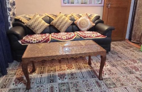 Rajbagh House | Budget friendly House Rajbagh Srinagar Kashmir