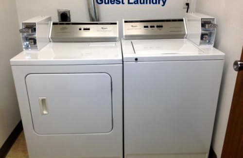 Hallock Hotel | Budget Host Caribou Inn