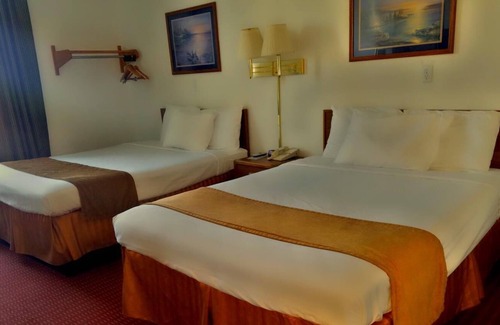 Hallock Hotel | Budget Host Caribou Inn