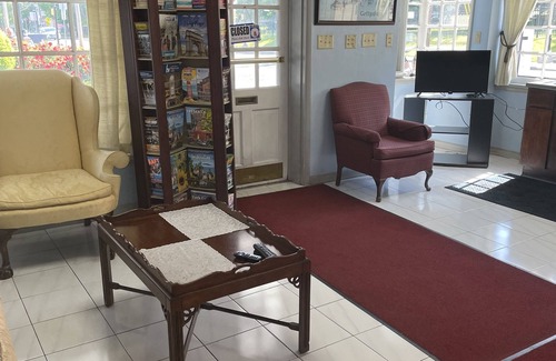 Gettysburg Hotel | Budget Host Three Crowns Motor Lodge