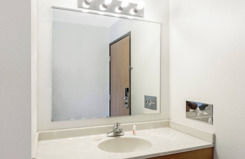 De Witt Hotel | Budget Inn and Suites