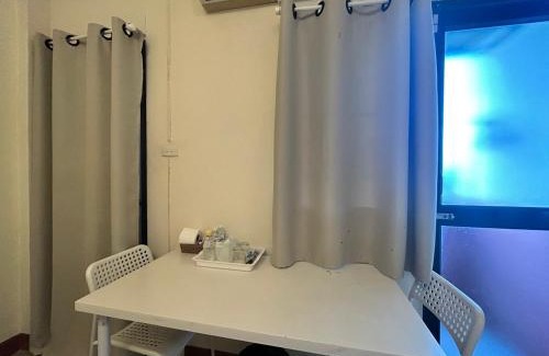 Racha Thewa Hotel | Budget room Suvarnabhumi Airport ห้องราคาประหยัด สนามบินสุวรรณภูมิ